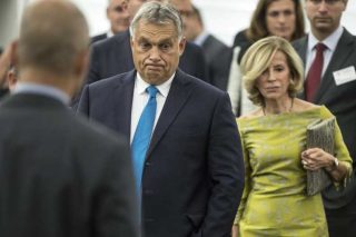 Επιτέλους τέλος ( ; ) o πρωθυπουργός της Ουγγαρίας